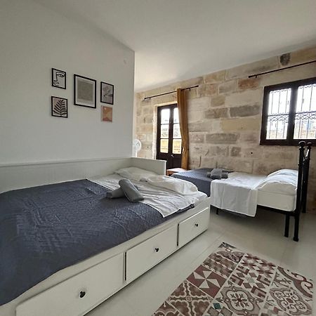 Traditional House Of Character With Terrace - Central, Cozy & Calm Appartement Birkirkara Buitenkant foto