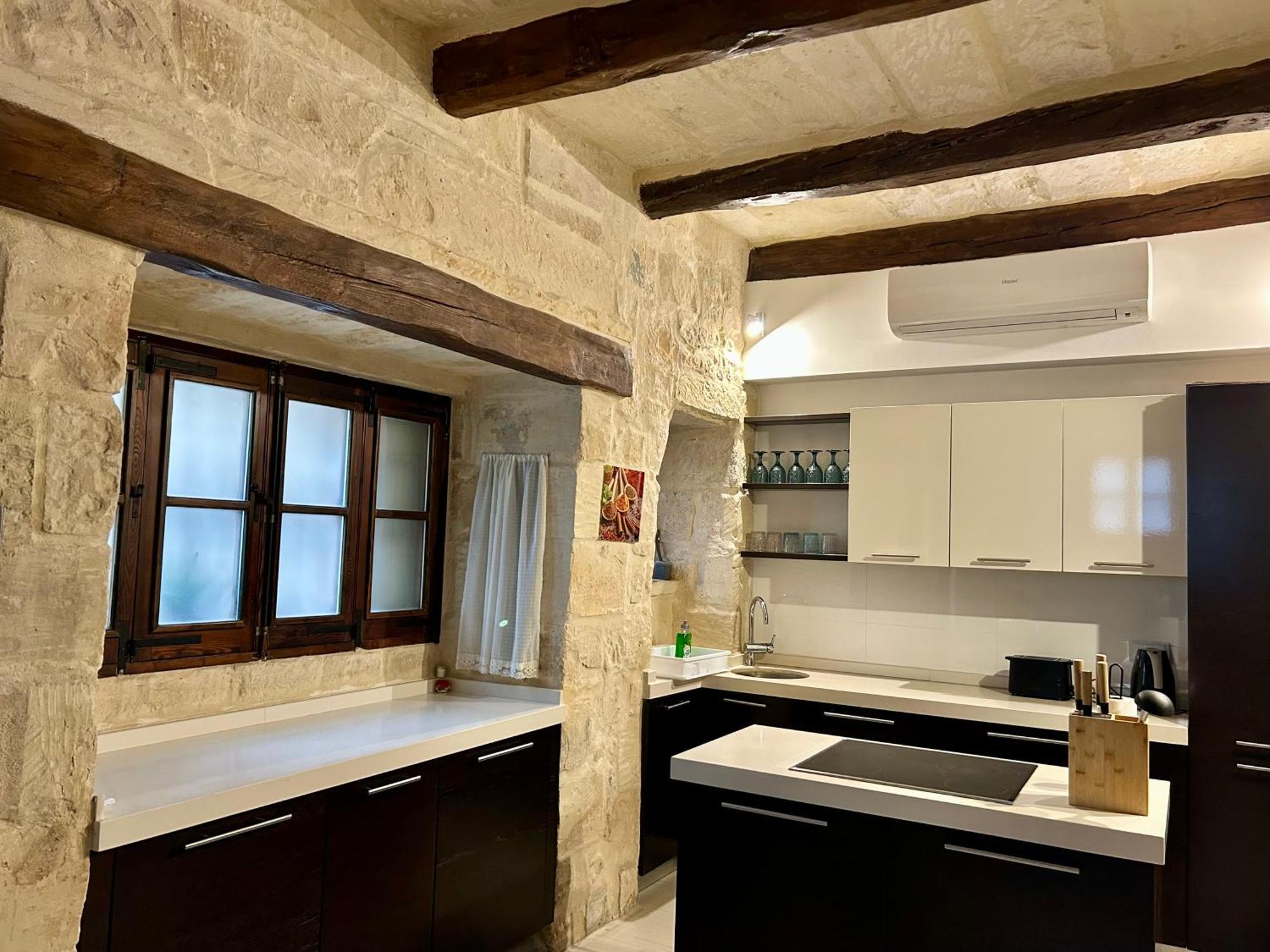 Traditional House Of Character With Terrace - Central, Cozy & Calm Appartement Birkirkara Buitenkant foto