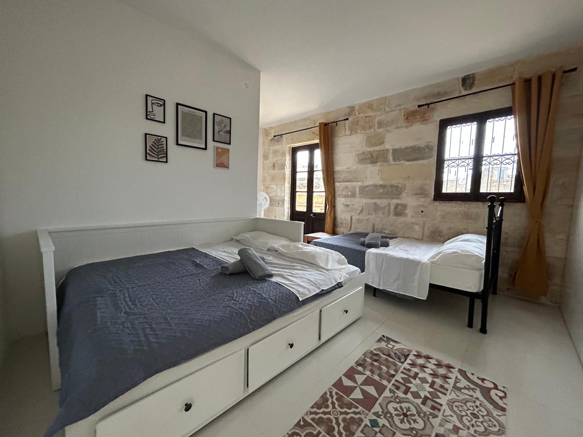 Traditional House Of Character With Terrace - Central, Cozy & Calm Appartement Birkirkara Buitenkant foto